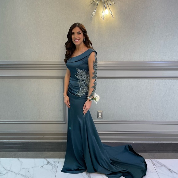 Evening gown - Picture 5 of 6